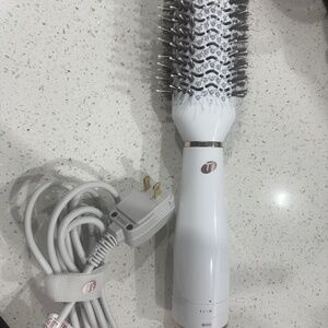 T3 blow drying brush